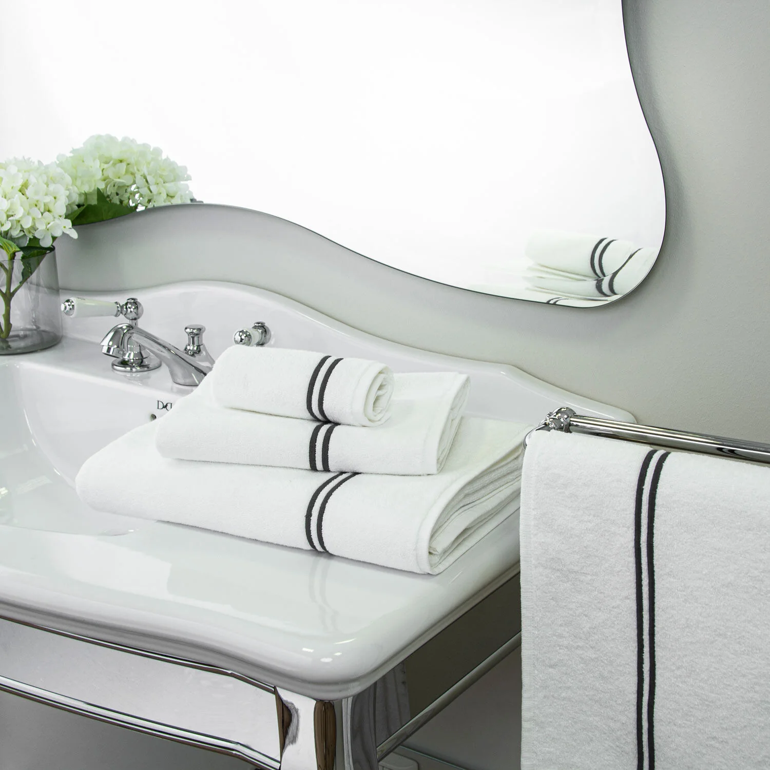 Classic White/Grey Bath Collection - Image 3