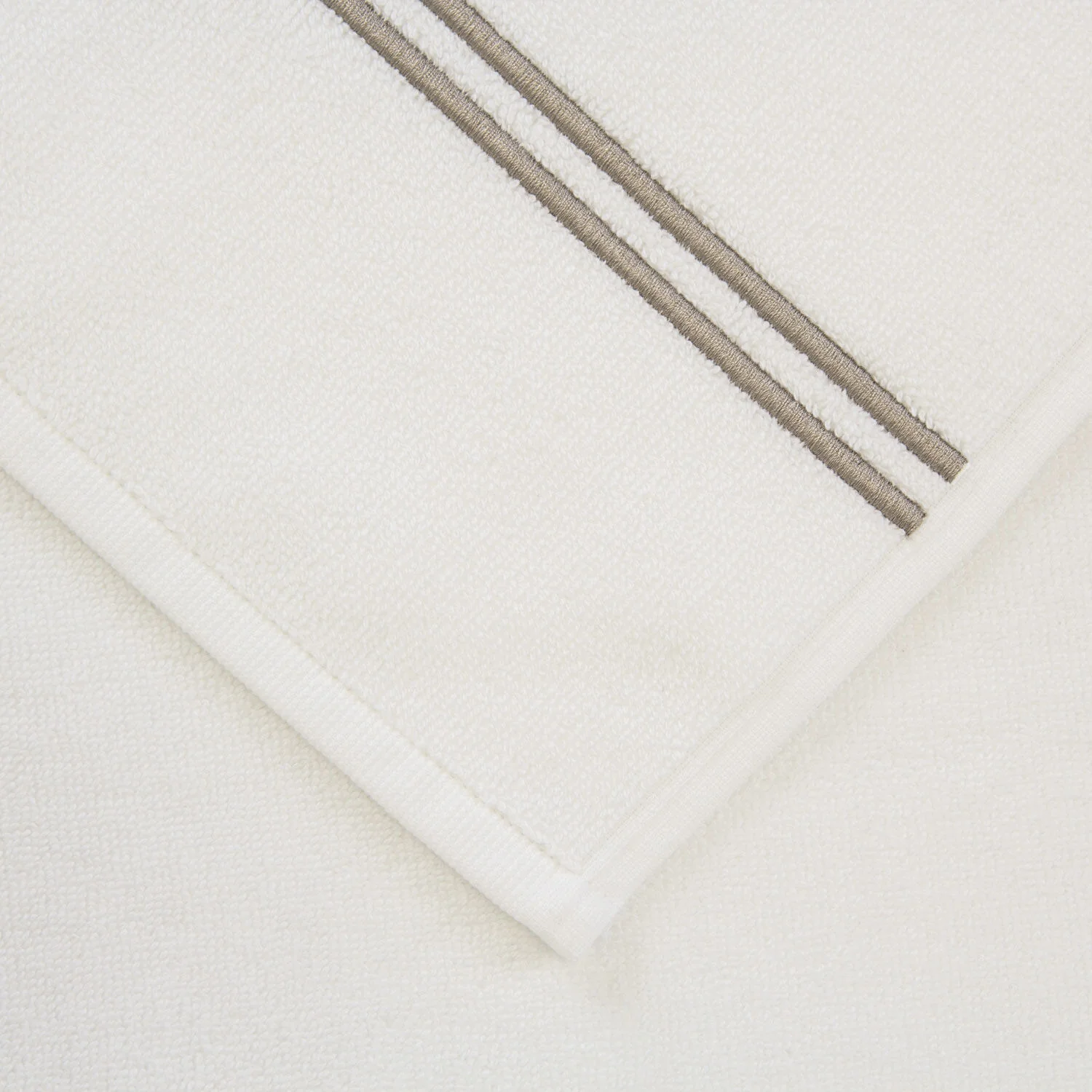 Classic White/Khaki Bath Collection - Image 2