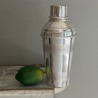 Vintage Cocktail Shaker with Double Engine-Turned Bands - Image 2
