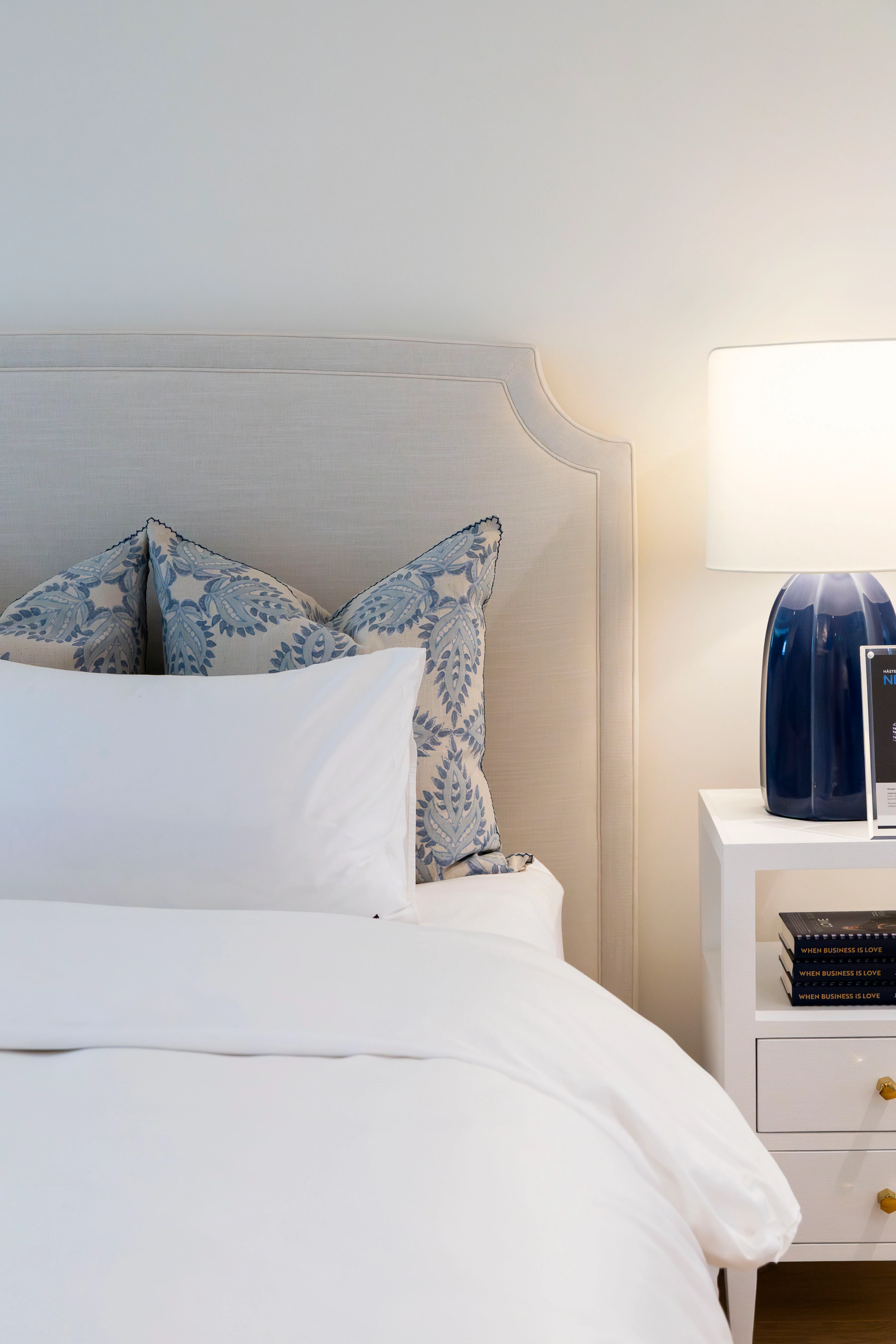 Laguna Cloud Cut Corner King Bed - Image 2