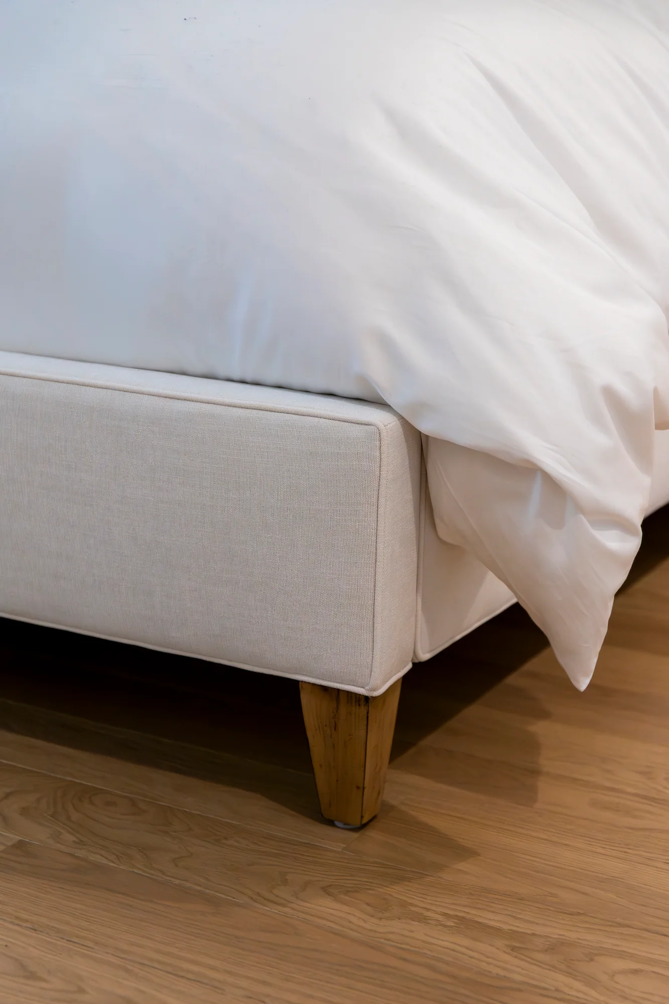 Laguna Cloud Cut Corner King Bed - Image 3