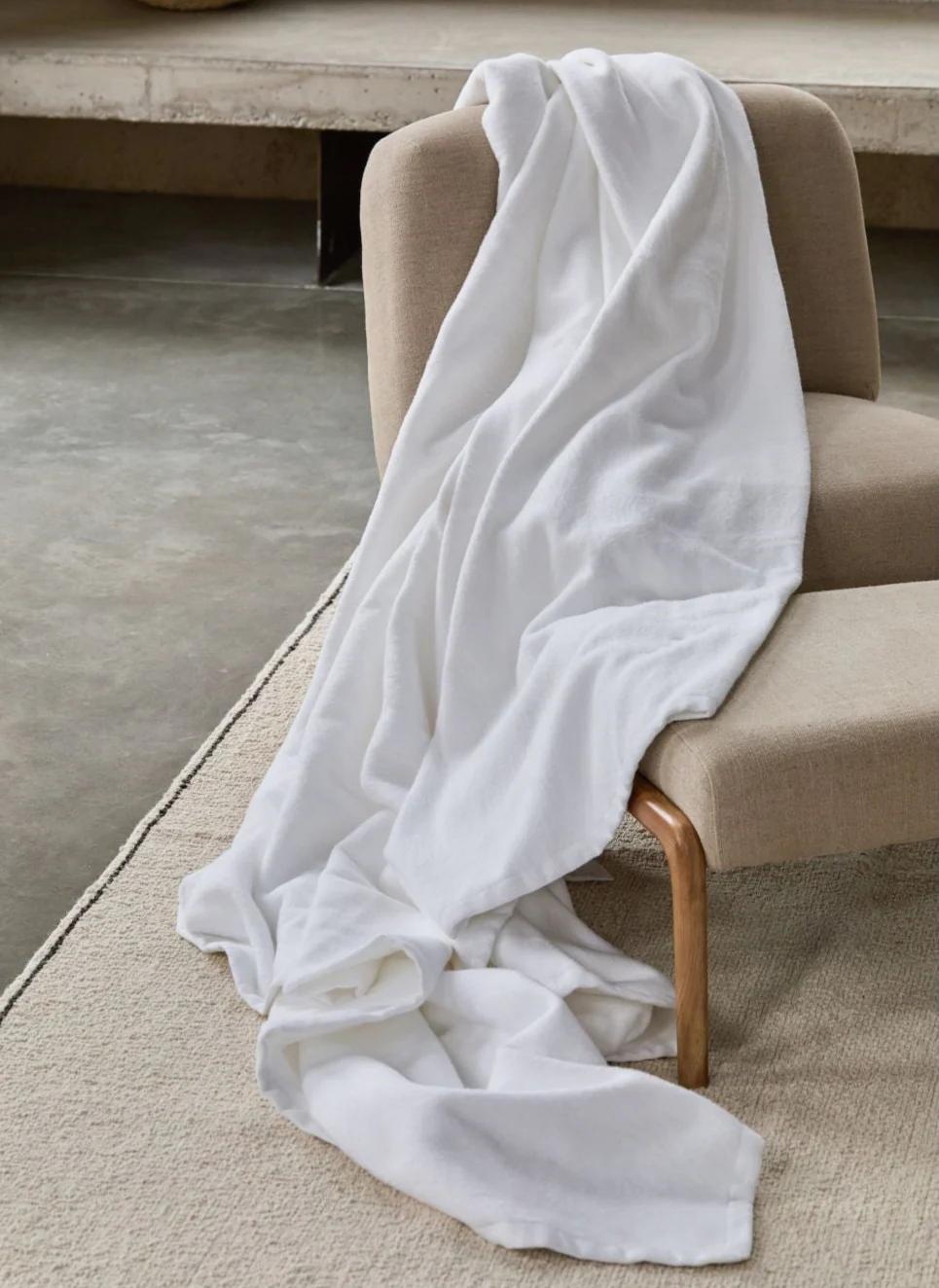 White Finnley Blanket - Image 2