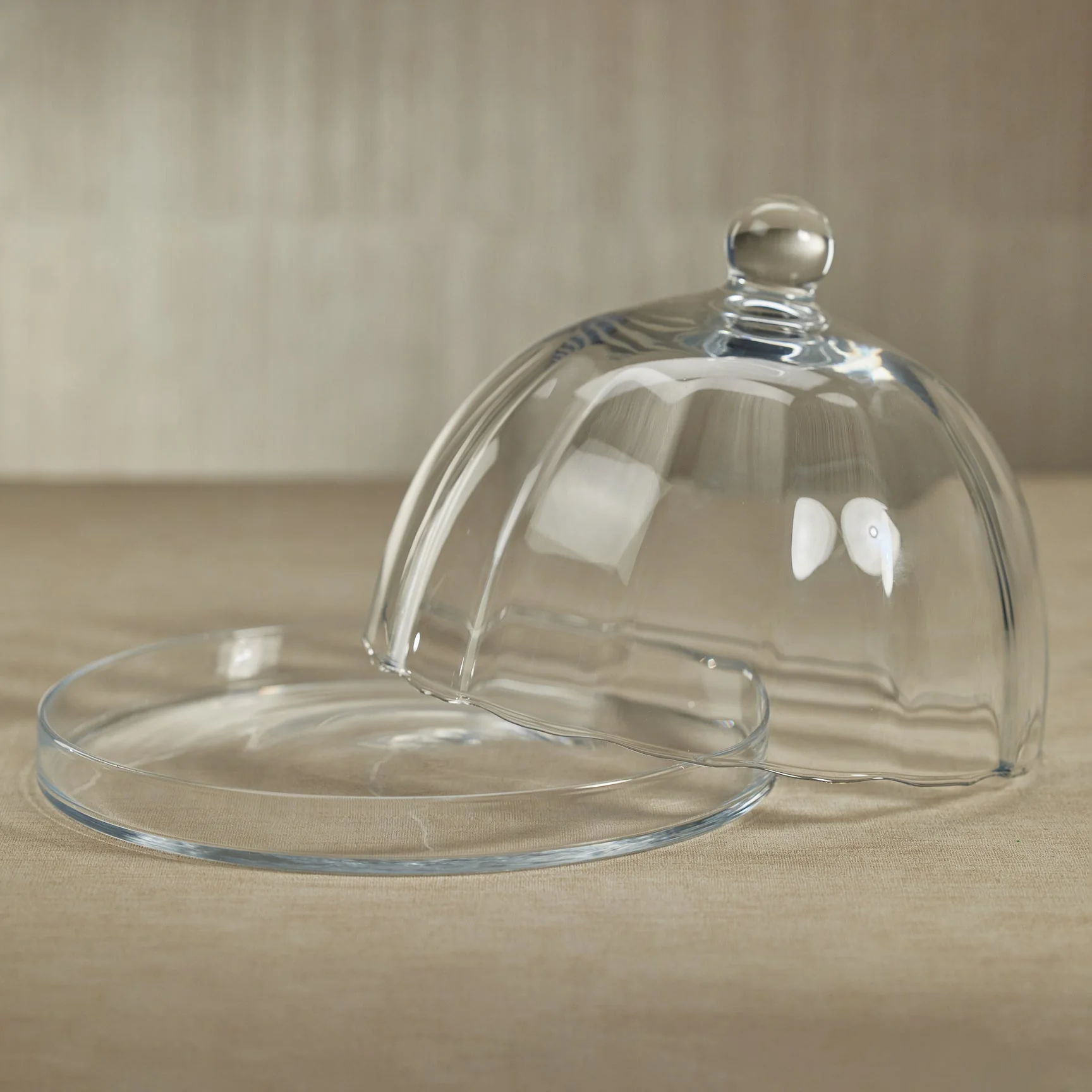 Loulou Optic Pastry Glass Plate with Cloche - Image 4