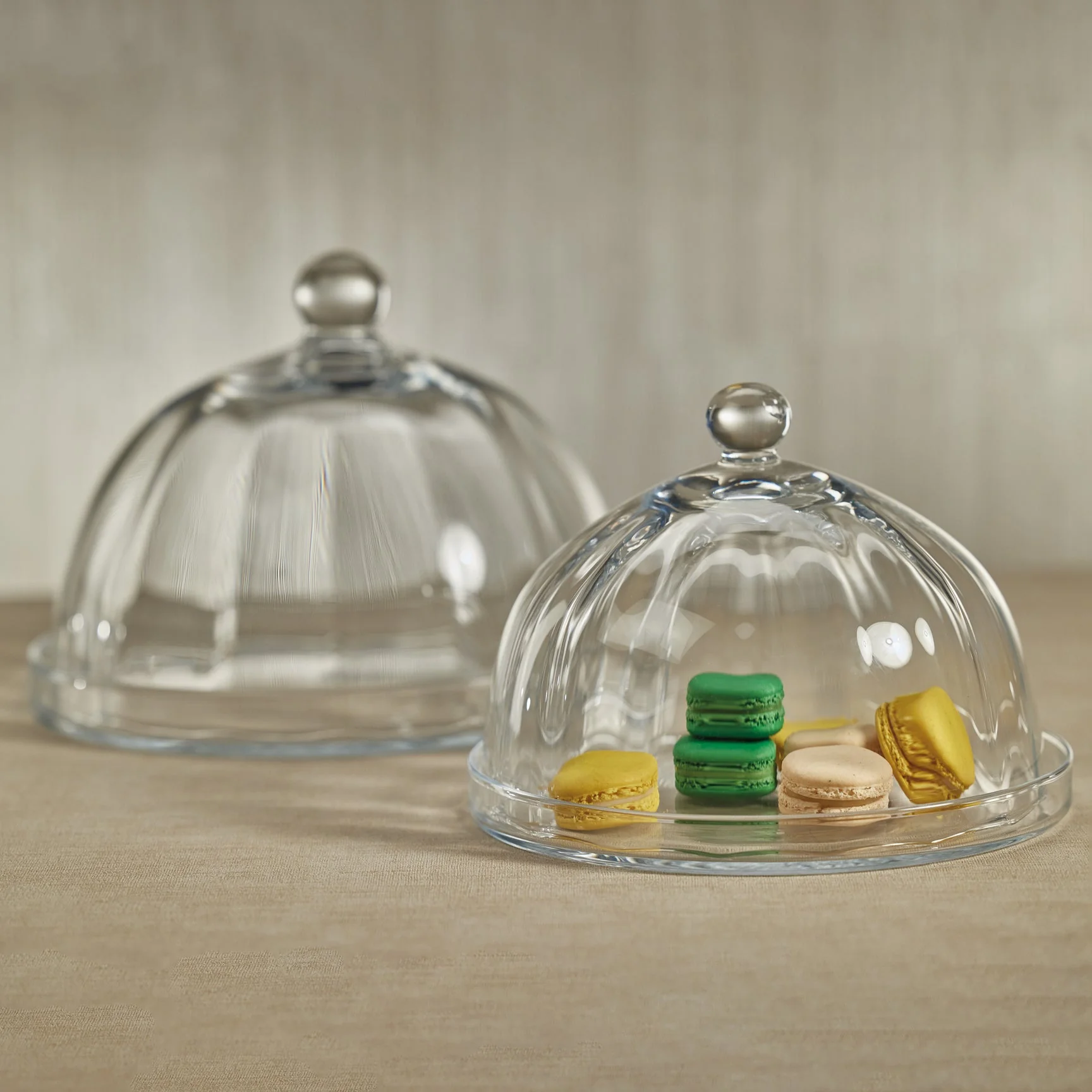 Loulou Optic Pastry Glass Plate with Cloche - Image 5